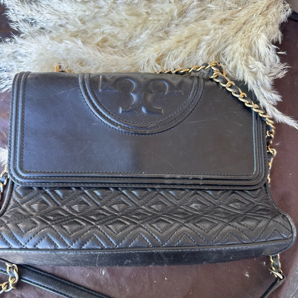 Elegant Black Leather Shoulder Bag